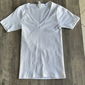 Athleta Renew Seamless White Ribbed V-Neck womens Tee